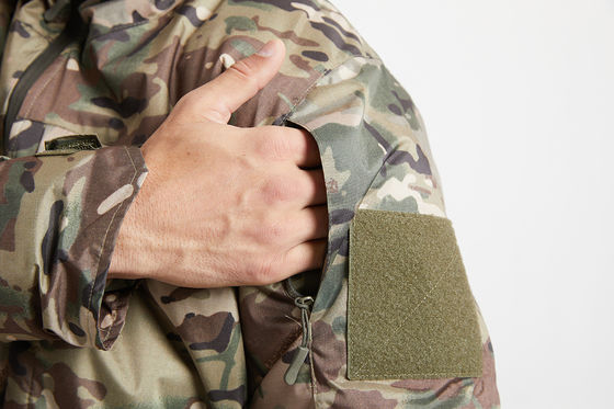 Polyester Fiber Winter Coat with Stand Collar Solid Colors Camouflage Zipper Closure